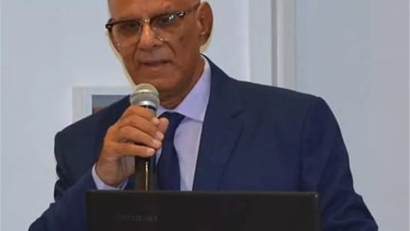 عن وعي نسير بعقولنا....