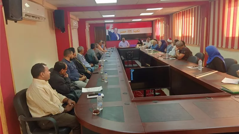 مناقشة آليات تنفيذ الخطة الاستثمارية للعام المالي الجديد بسفاجا
