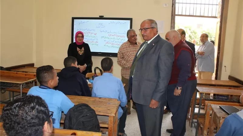 وكيل الوزارة يطمئن على انتظام الدراسة لـ 3 مدارس ببنى سويف