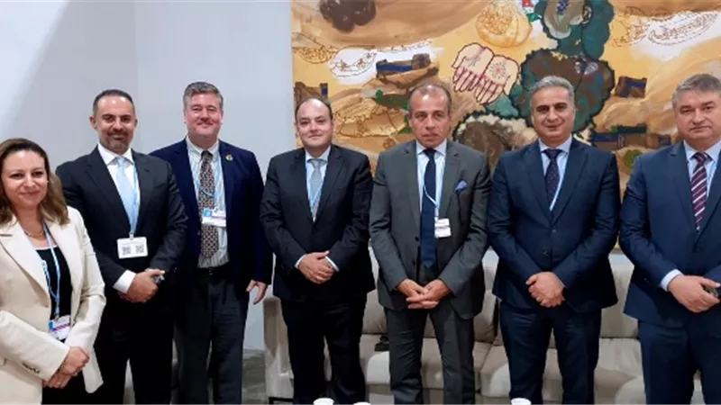 سمير يبحث مع 