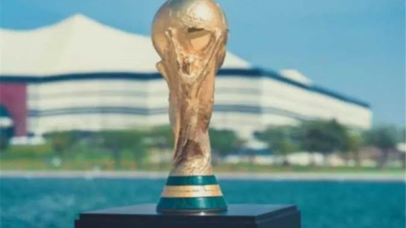 النسخة الأصلية لكأس العالم تصل العاصمة القطرية الدوحة