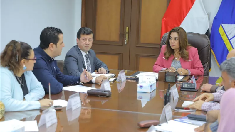 محافظ دمياط تتابع العمل بمنظومة المتغيرات المكانية