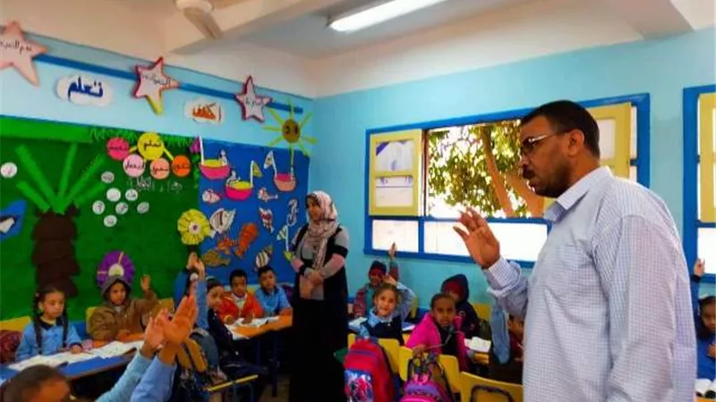 ادارة قنا التعليمية تتابع العمل بمدرسة الحميدات الابتدائية