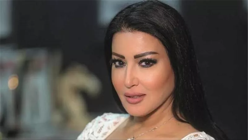 سمية الخشاب تفتح النارعلى شيرين وحسام