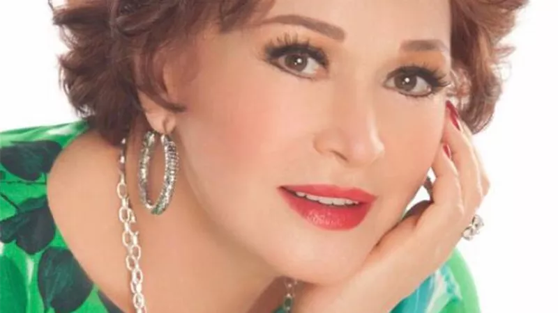 لبلبة تحصد جائزة الهرم الذهبي لإنجاز العمر بافتتاح القاهرة السينمائي