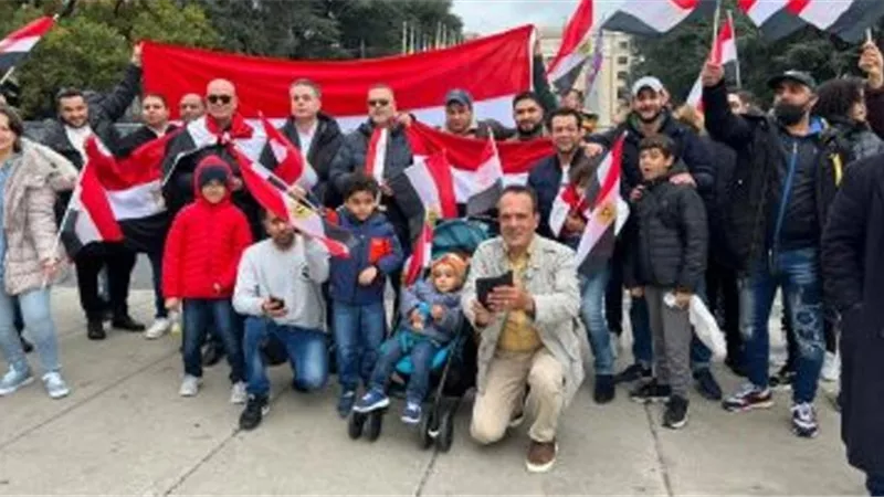 الجاليات المصرية بالخارج تنظم وقفات تأييد للرئيس السيسي.. فيديو