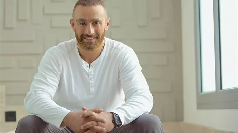 أحمد السقا يواصل بروفات مسرحية 