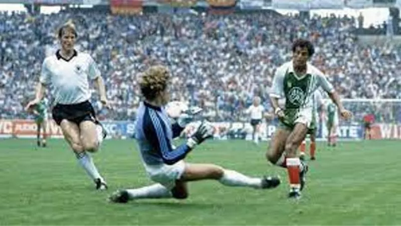 قصة مؤامرة أطاحت بالجزائر من كأس العالم 1982