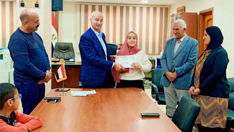 مدير رياضة كفرالشيخ يكرم أوائل الجمهورية فى مسابقة الصوت الذهبي
