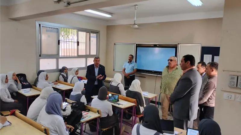 وكيل ادارة شرق الزقازيق يتفقد مدارس طحلة بردين