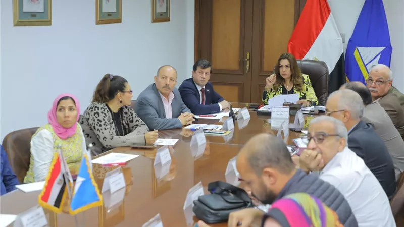 محافظ دمياط تتابع المعدلات التنفيذية لمشروعات 
