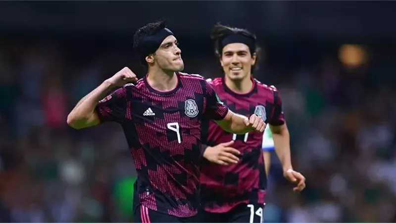 أوتشوا وخيمينيز يزينان قائمة المكسيك فى كأس العالم
