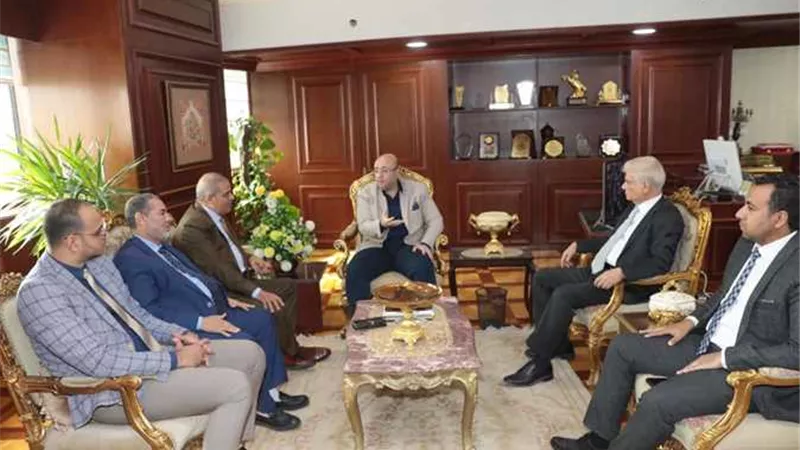 محافظ بني سويف يتابع تنفيذي مشروع مواقف سيارات محور عدلي منصور