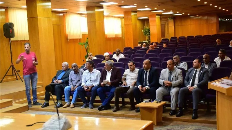 محافظ الاقصر يتلقى شكاوى المواطنين فى اليوم المفتوح