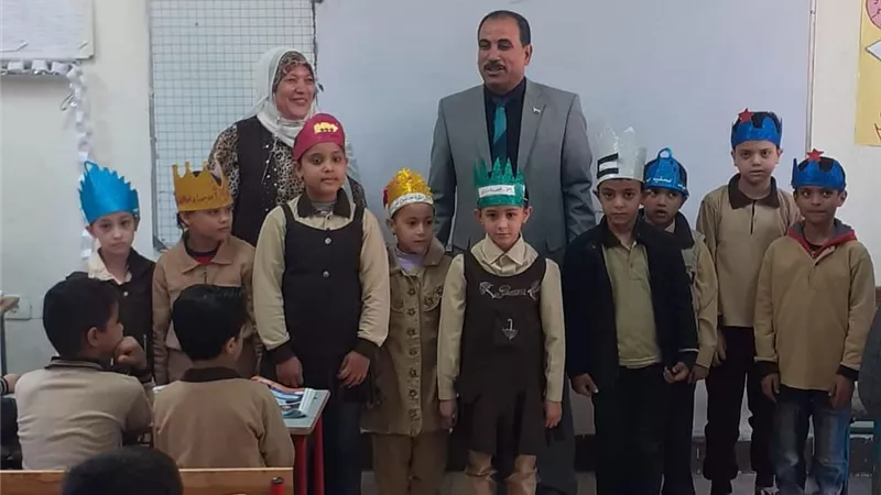 مدير تعليم الخانكة: السبورات المدرسية من أهم الوسائل التعليميه