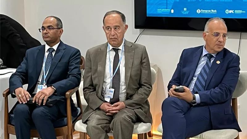 نائب وزير الإسكان يُشارك في جلسة نقاشية حول تحلية المياه