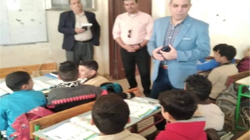 وكيل تعليم القليوبية يشدد على منع الباعة الجائلين أمام المدارس