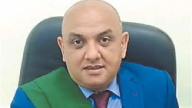 شرف فتح الباب.. ضرب ضربته وطلع نصاب