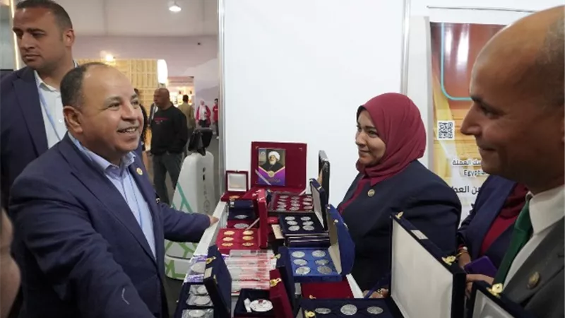 وزير المالية يتفقد معرض سك العملة بالمنطقة الخضراء بشرم الشيخ