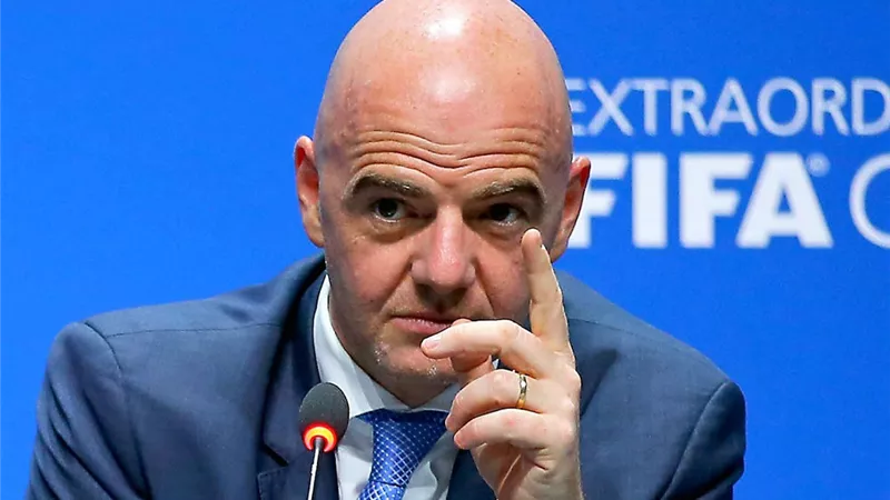 رئيس الفيفا يدعو لوقف إطلاق النار في أوكرانيا خلال فترة كأس العالم