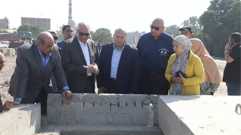أحمد راشد والكيلانى يتفقدان مشروع تغطية ١.٥ كيلو بترعه المنصورية