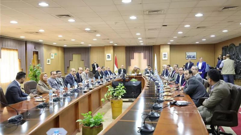عاشور: الهيكل الإداري للجامعات الأهلية سيشمل 3 نواب لرئيس الجامعة