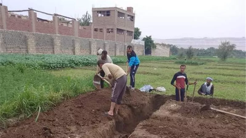 متابعات يوميه لأعمال النظافه وصيانة اعطال الكهرباء بقرى المنيا