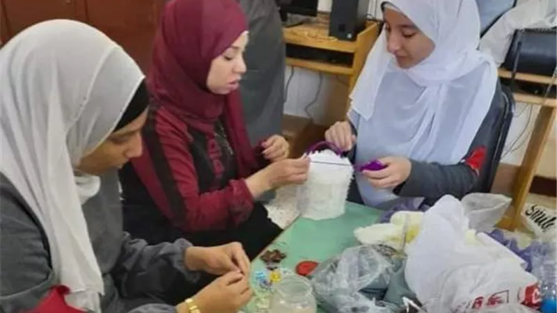 المحافظة على بيئتنا وجمالها مسئوليتنا ورشة عمل بمعهد فتيات الغردقة