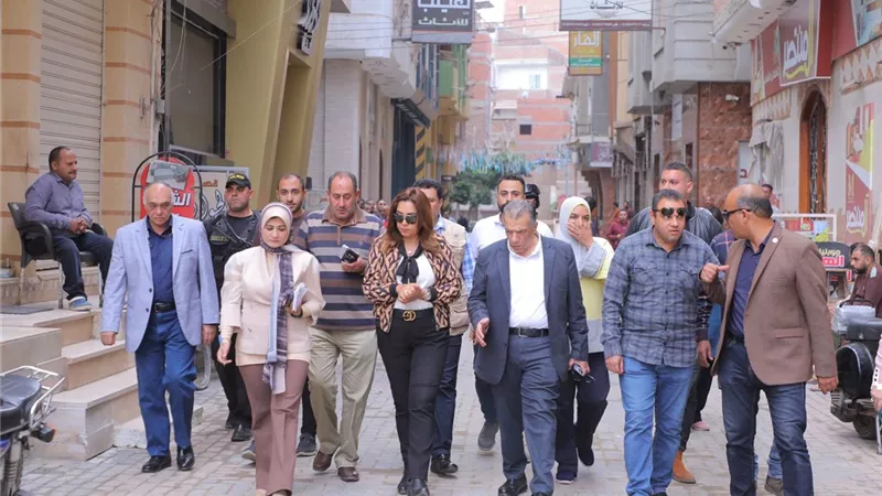محافظ دمياط تطوير المناطق الغير مخططة وتحذر من رش الشوارع بالمياة