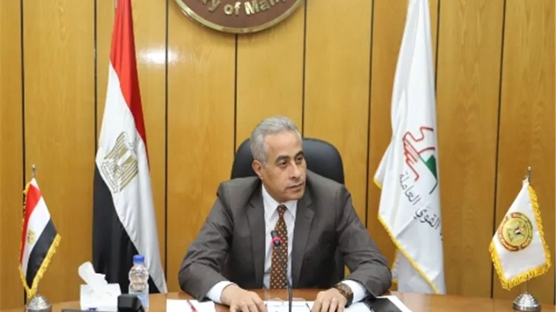 وزير القوى العاملة يوجه بتشكيل لجنة لبحث إجراءات 