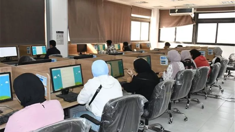 29 ألف طالب يؤدون اختبارات ميد تيرم إلكترونياً بجامعة القناة