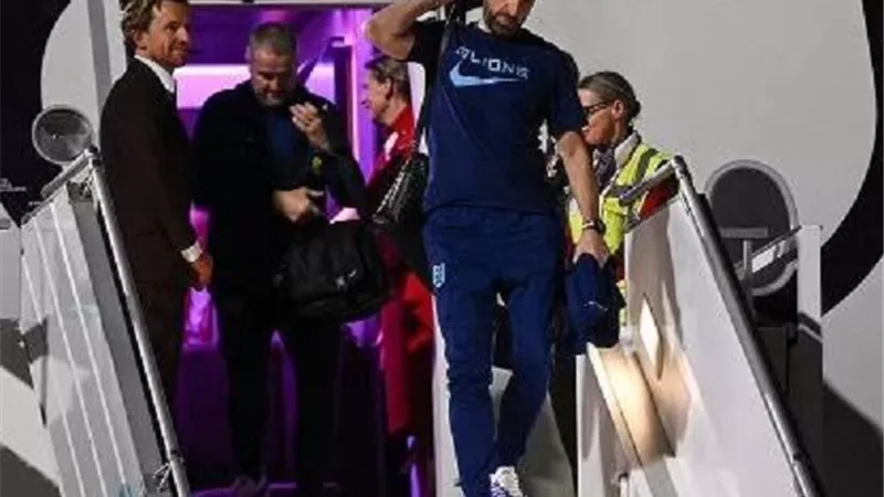 منتخب إنجلترا يخوض تدريبا خفيفا عقب وصوله للدوحة استعدادًا للمونديال