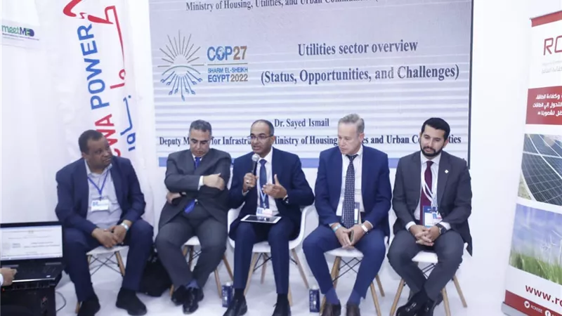إسماعيل يناقش أهمية الدمج بين مشروعات إنشاء محطات التحلية
