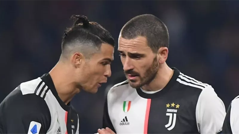 بونوتشي يعلق على أزمة رونالدو مع مانشستر يونايتد