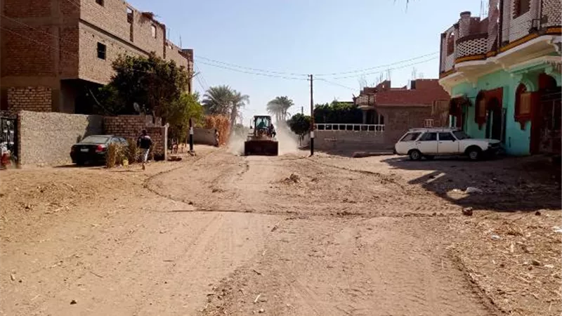 تمهيد طرق أبومناع غرب عقب توصيل الصرف الصحي ضمن 