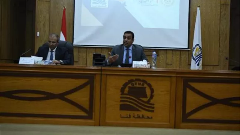 نائب محافظ قنا يبحث مع أصحاب عصارات العسل الأسود اجراءات الترخيص