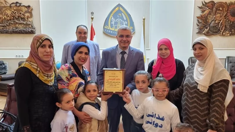 رئيس جامعةالزقازيق يستقبل مسئولى مخبز مستشفى الأطفال