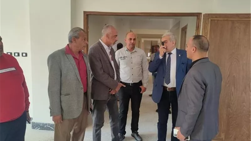 مدير تعليم الإسماعيلية يتفقد تشطيبات مبنى إدارة القنطرة غرب .صور