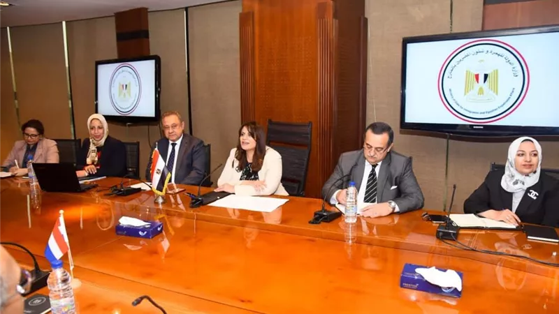 وزيرة الهجرة تبحث مع وزيرة التجارة الخارجية الهولندية التعاون المشترك