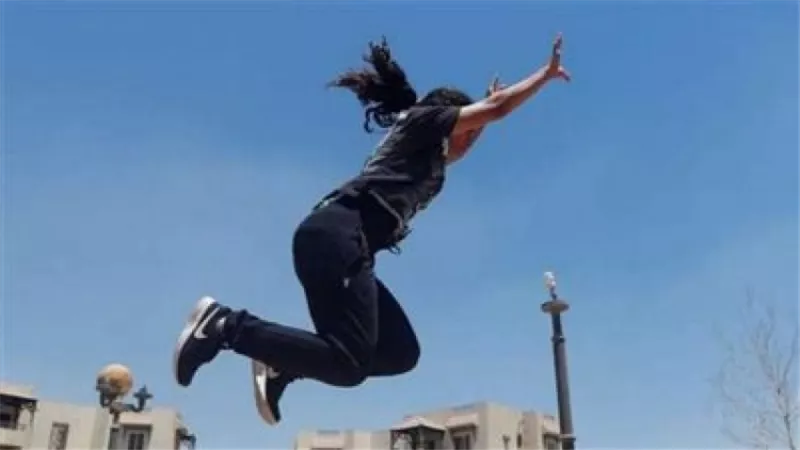 سيدة تقفز من شرفة مسكنها هربا من زوجها بالغربية