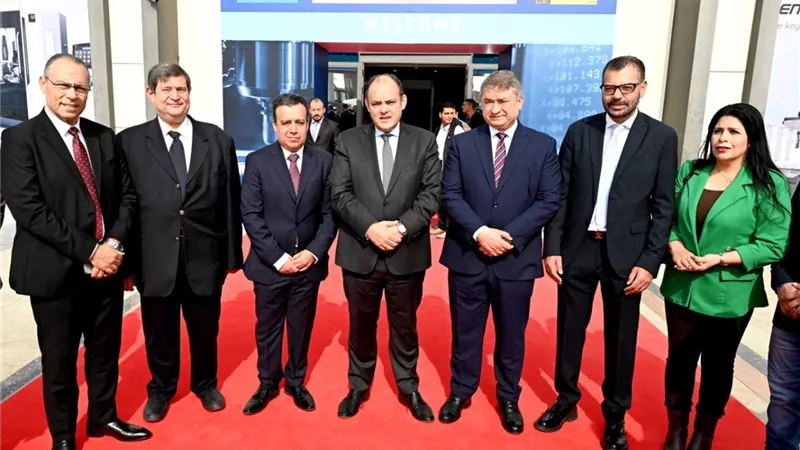 وزير التجارة والصناعة يفتتح 4 معارض دولية