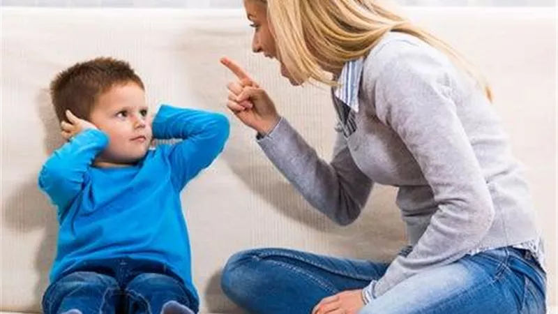 القسوة في تربية الأطفال تصيبهم باكتئاب يصعب علاجه.. اعرف التفاصيل