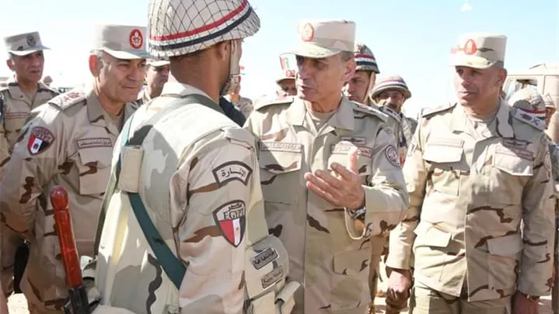 وزير الدفاع يشهد إجراءات تفتيش الحرب لإحدى تشكيلات المنطقة الغربية العسكرية