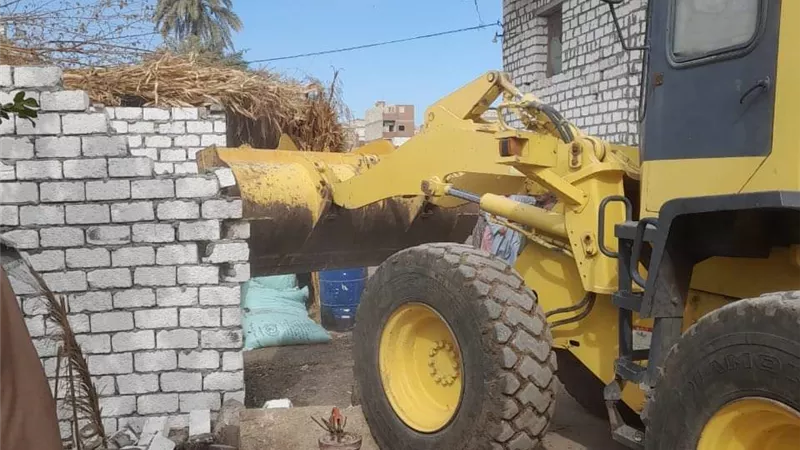 إزالة تعديات على الأراضى الزراعية ورفع 80 طن مخلفات بالمنيا