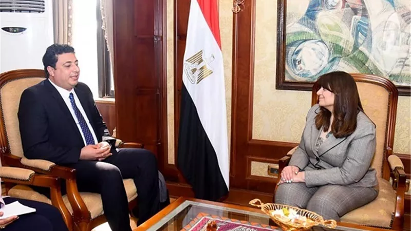 وزيرة الهجرة تلتقي أحد الخبراء المصريين بالخارج في مجال علاج السرطان