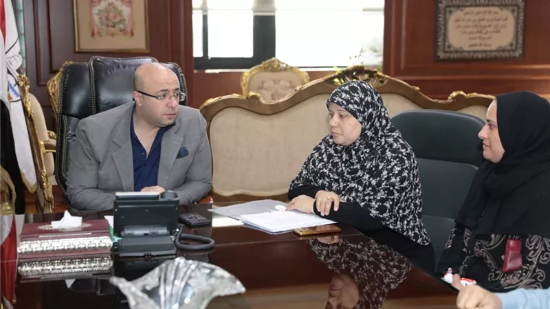 محافظ بني سويف يوجه بالحاق طفل بمدرسة التربية الخاصة ورعايته صحياً