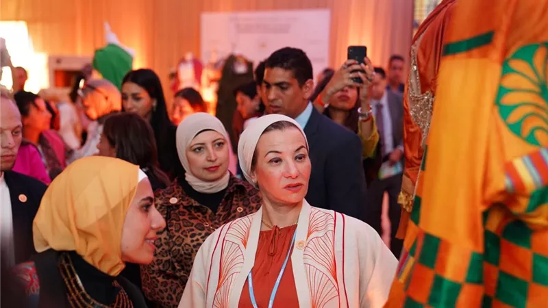 وزيرة البيئة تتفقد أجنحة المنطقة الخضراء