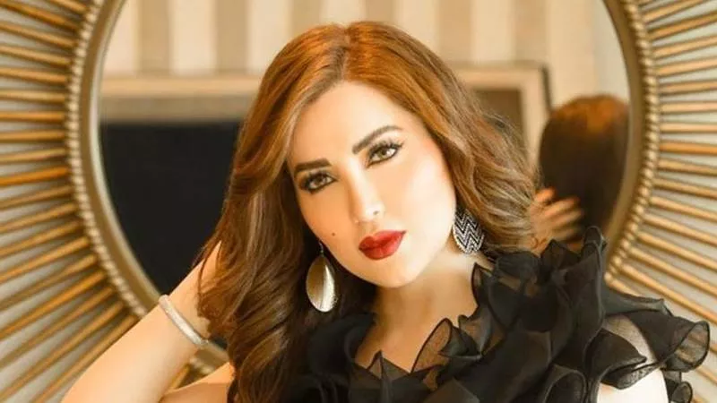 بحب لوحاتي .. نسرين طافش تستعرض مهاراتها في الرسم .. فيديو