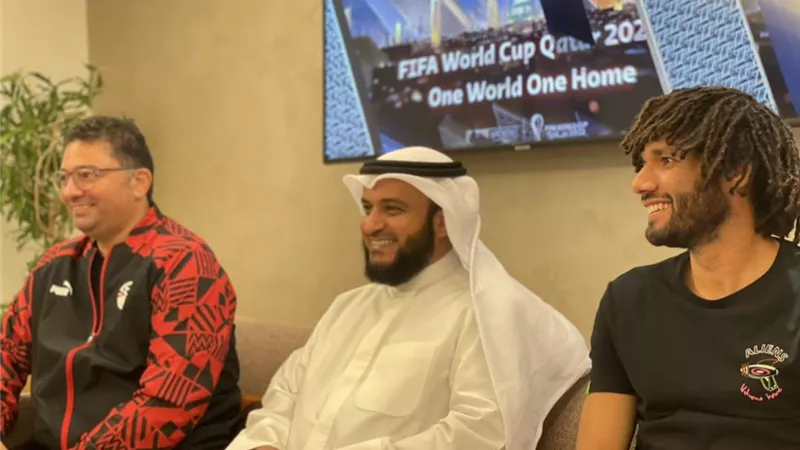 صور .. مشارى العفاسى يحتفل مع منتخب مصر بالفوز على بلجيكا بالكويت