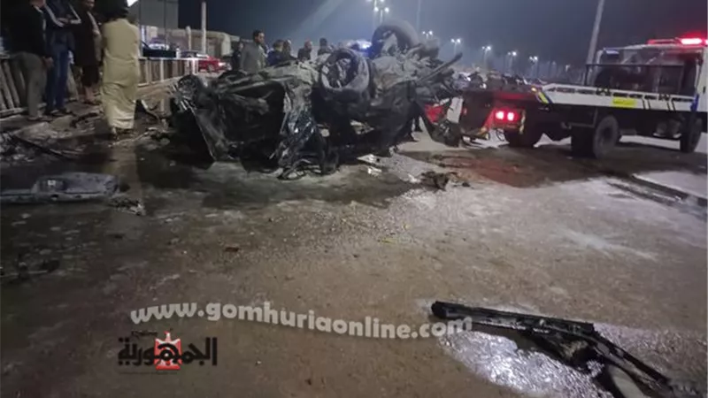 مصرع شخصين وإصابة اثنين آخرين في تفحم سيارة بالإسماعيلية..صور